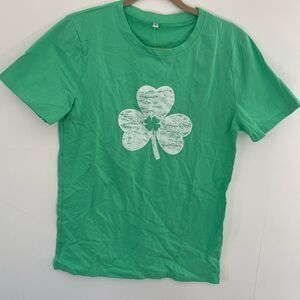 Green Shamrock T-Shirt NWT medium